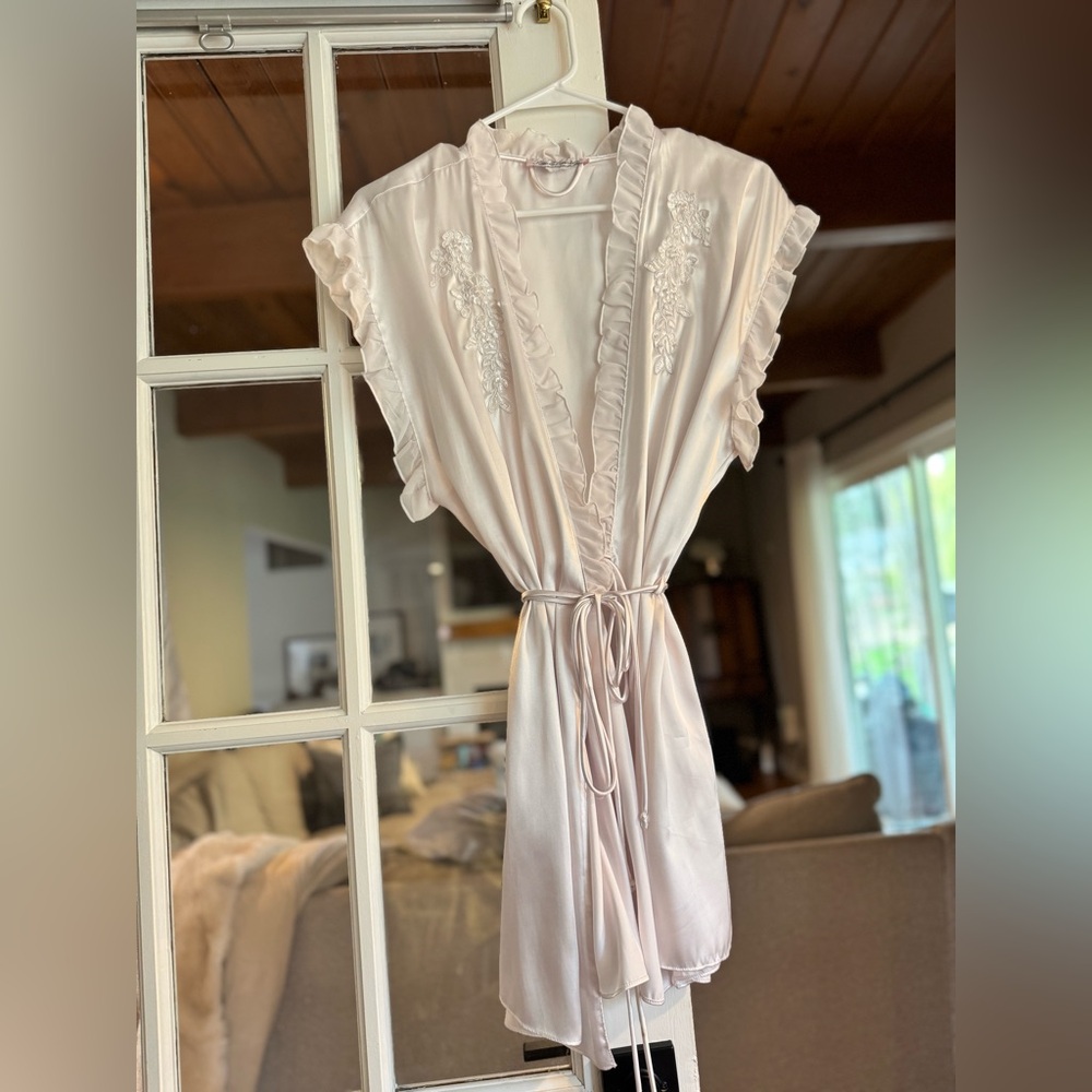 Chic Vintage Bridal Robe